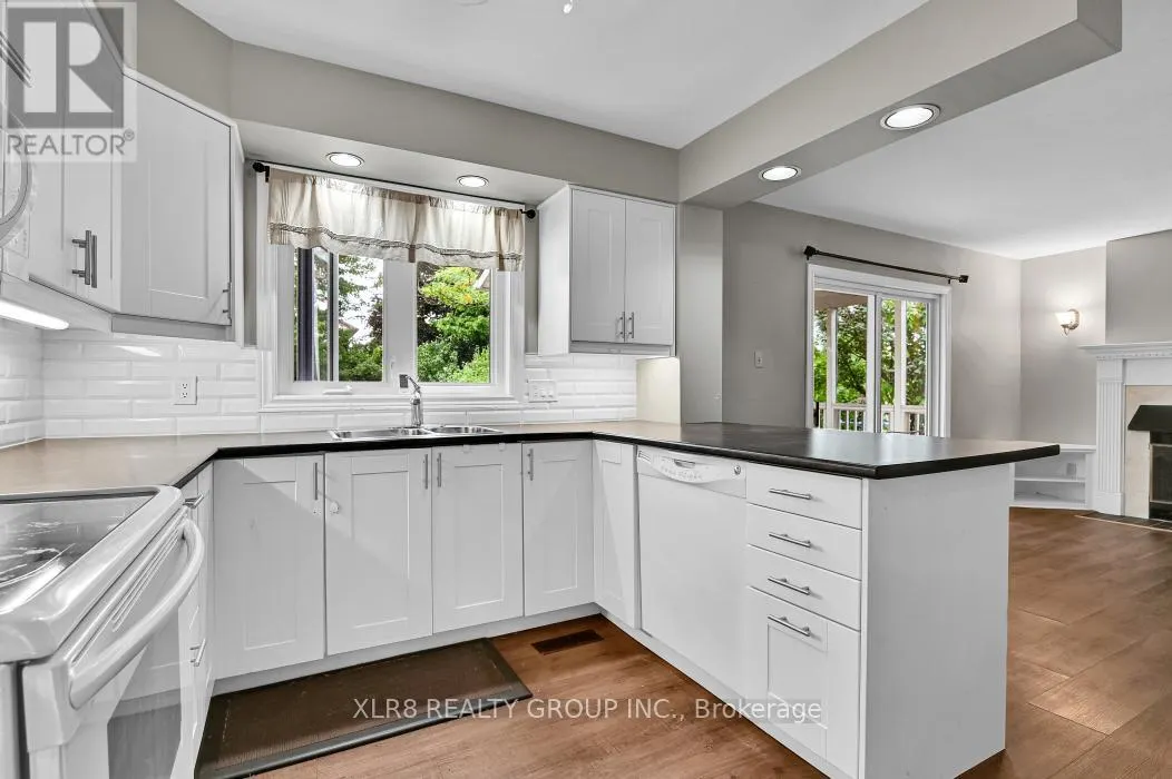 12 JOHN SIDNEY CRESCENT