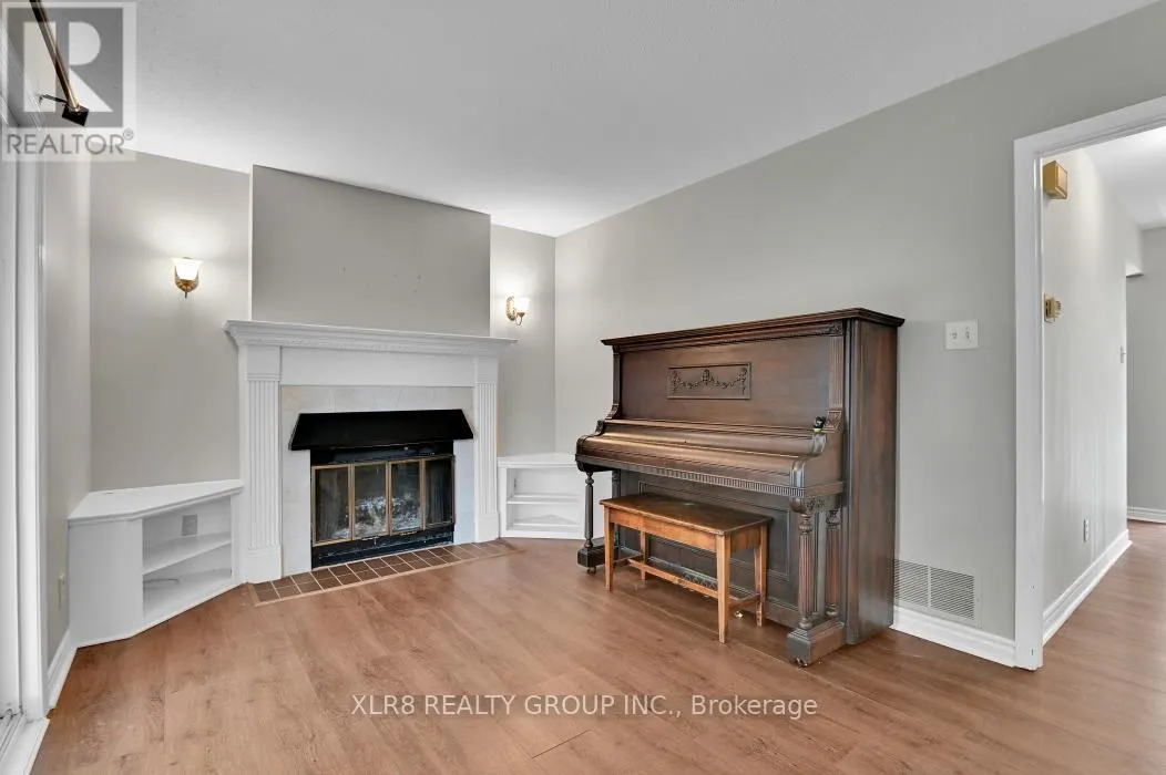 12 JOHN SIDNEY CRESCENT