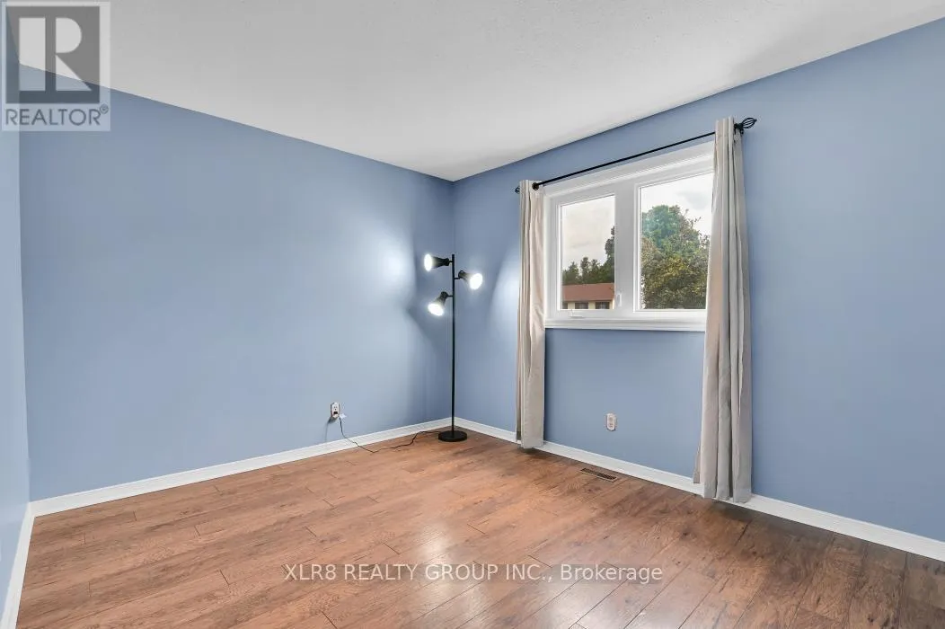 12 JOHN SIDNEY CRESCENT