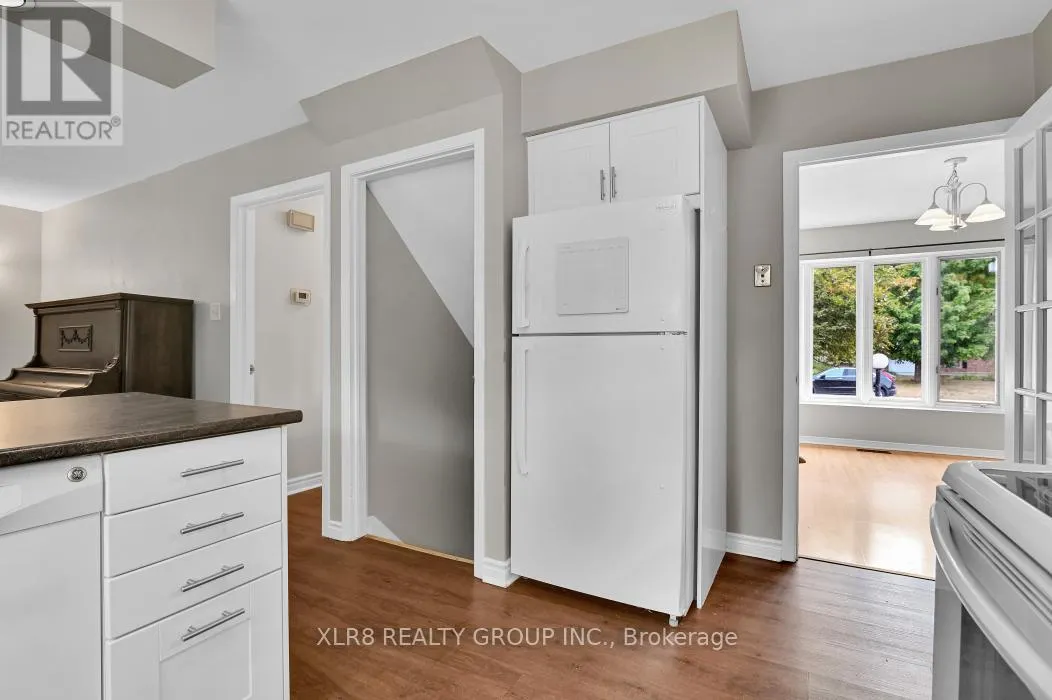 12 JOHN SIDNEY CRESCENT