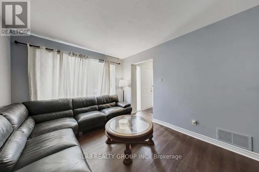 12 JOHN SIDNEY CRESCENT