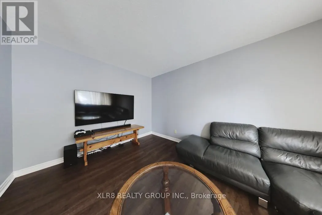 12 JOHN SIDNEY CRESCENT