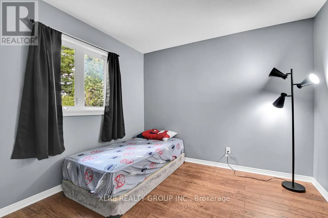 12 JOHN SIDNEY CRESCENT