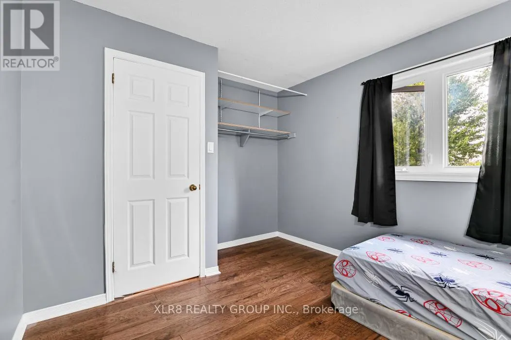 12 JOHN SIDNEY CRESCENT