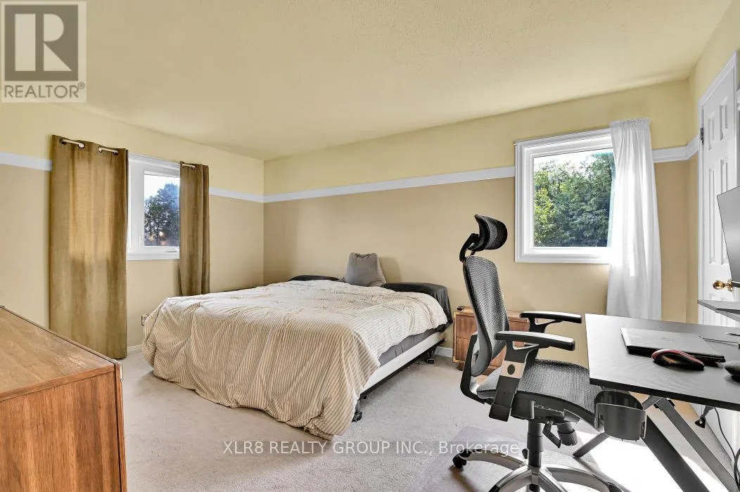 12 JOHN SIDNEY CRESCENT
