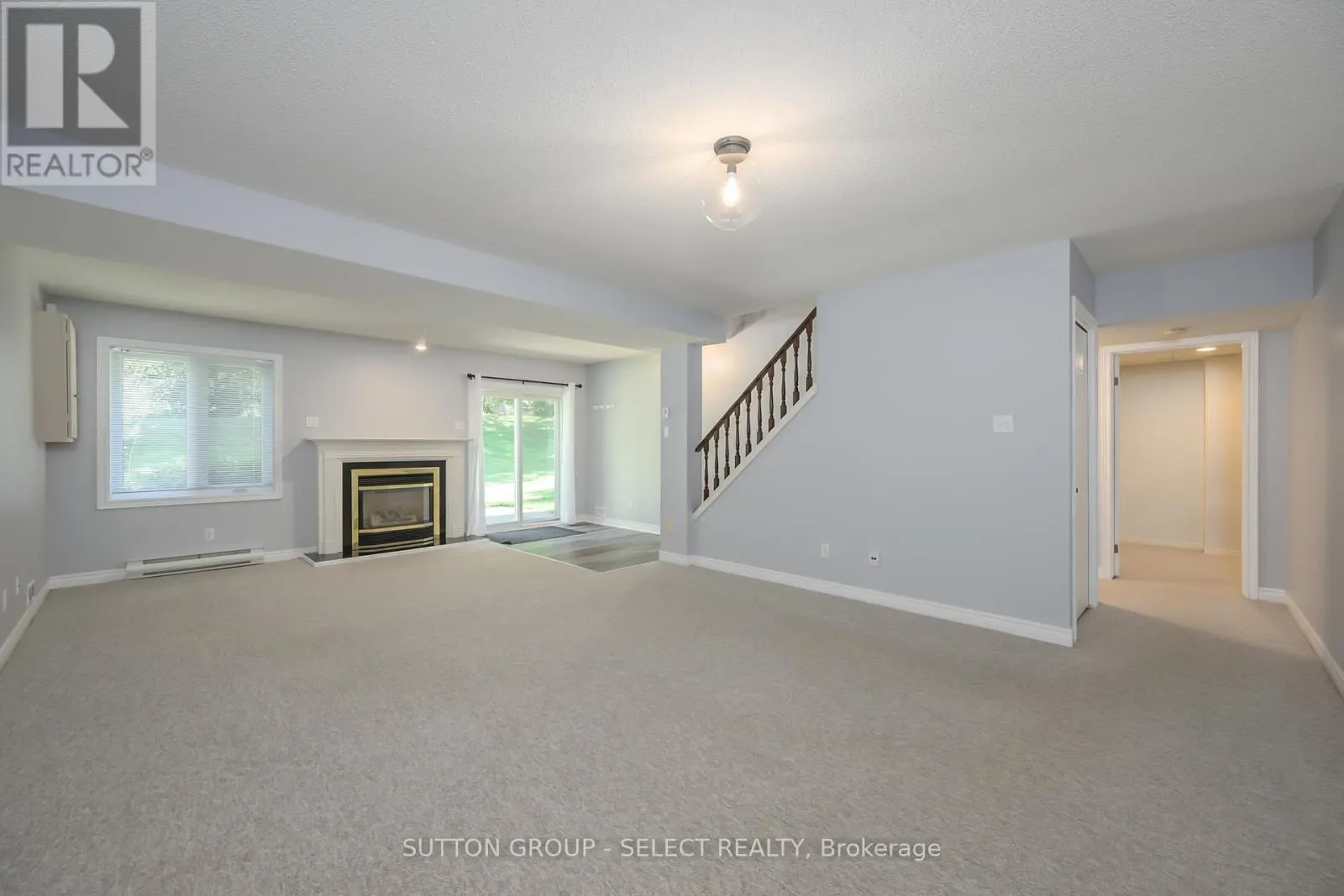 9 - 445 RIVERSIDE DRIVE, #9