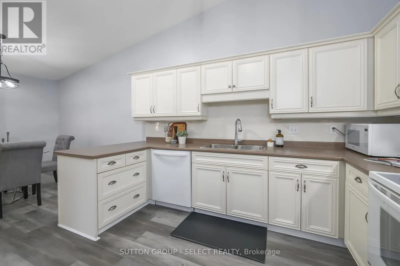 9 - 445 RIVERSIDE DRIVE, #9