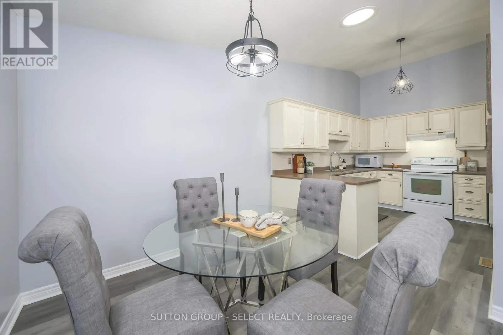 9 - 445 RIVERSIDE DRIVE, #9