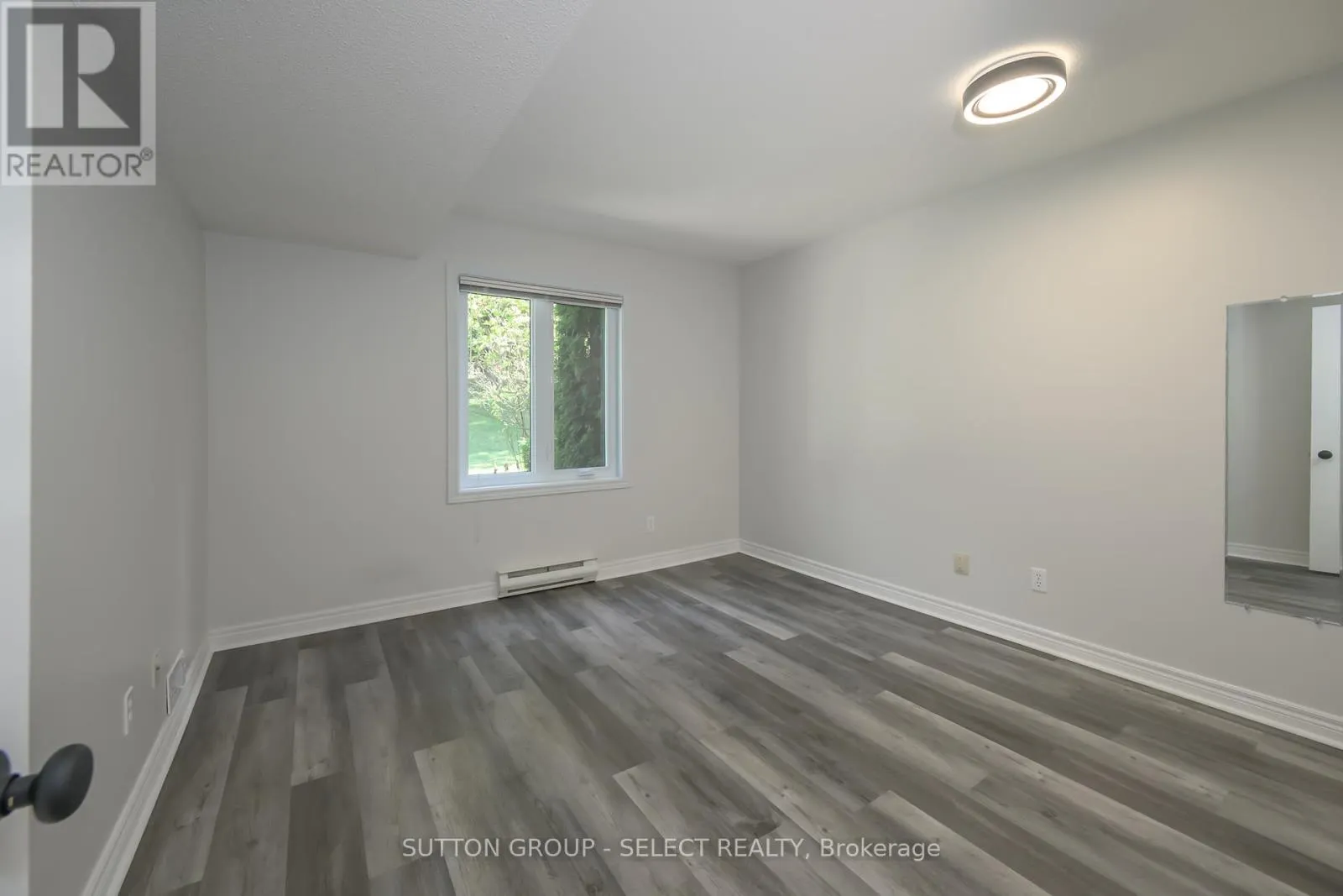 9 - 445 RIVERSIDE DRIVE, #9