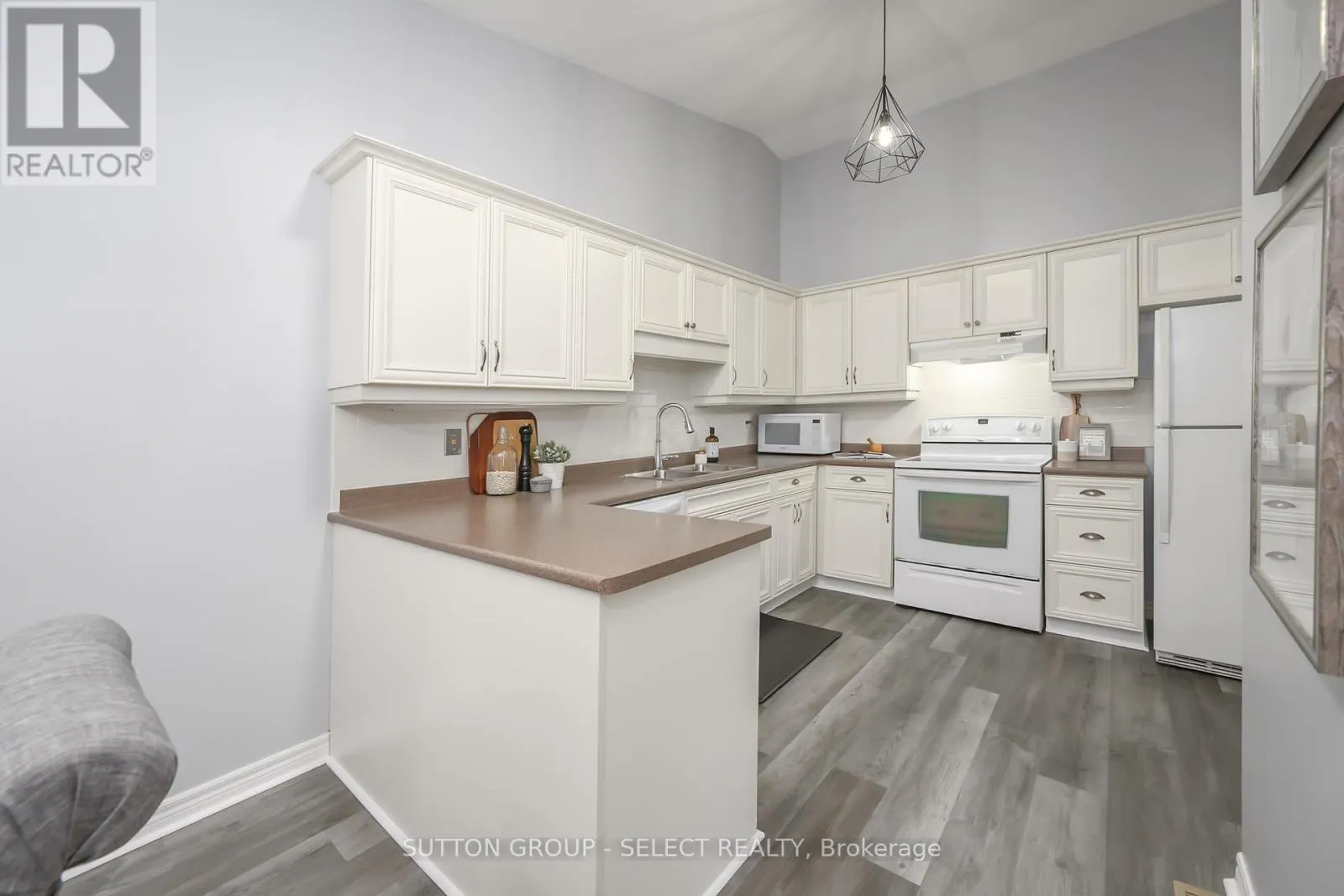 9 - 445 RIVERSIDE DRIVE, #9