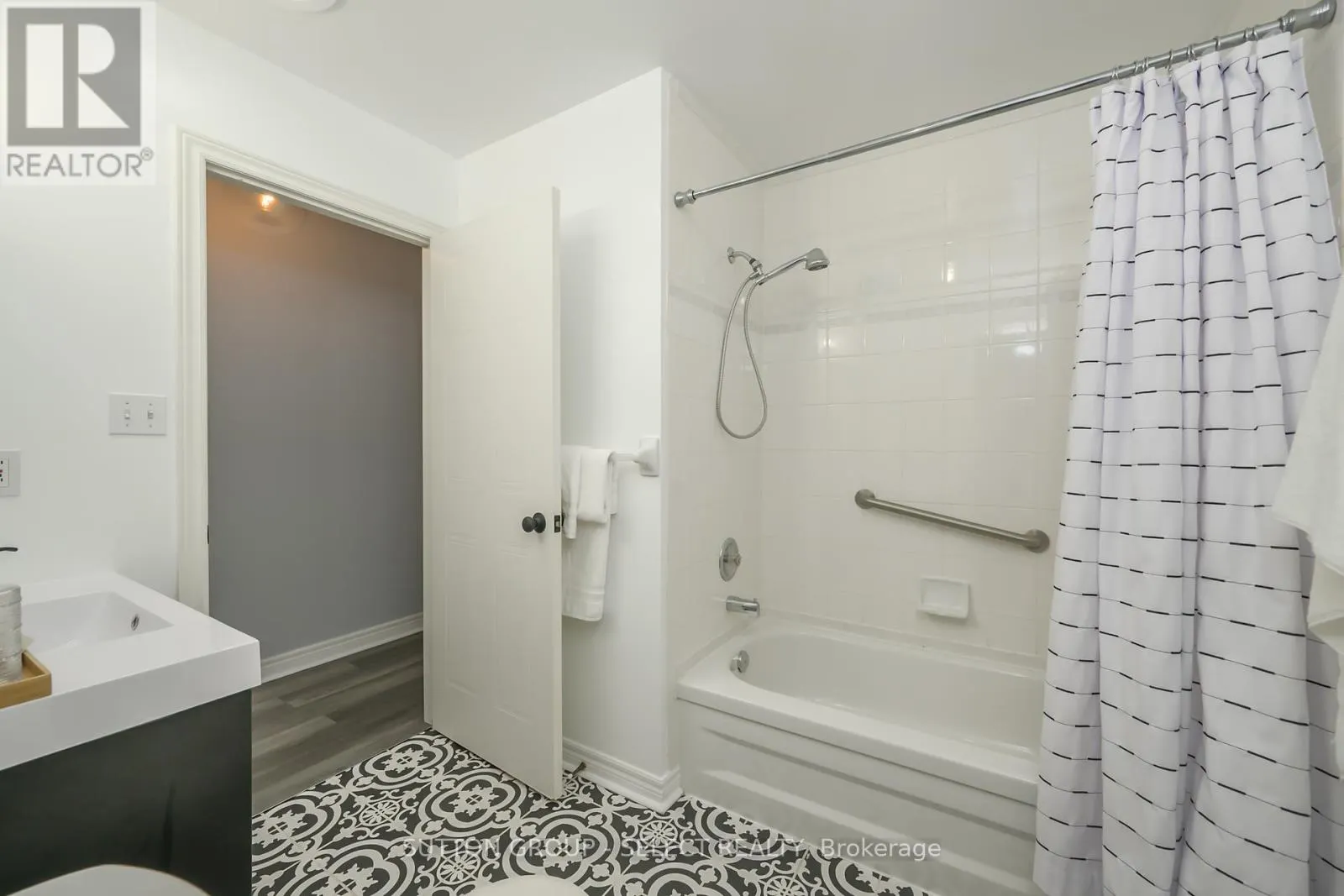 9 - 445 RIVERSIDE DRIVE, #9