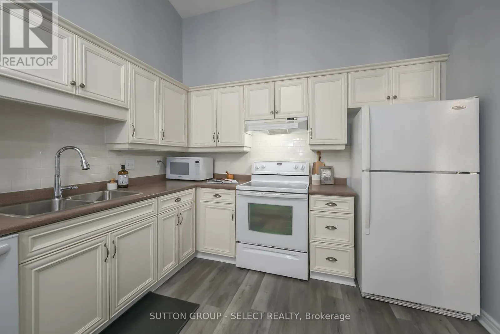 9 - 445 RIVERSIDE DRIVE, #9