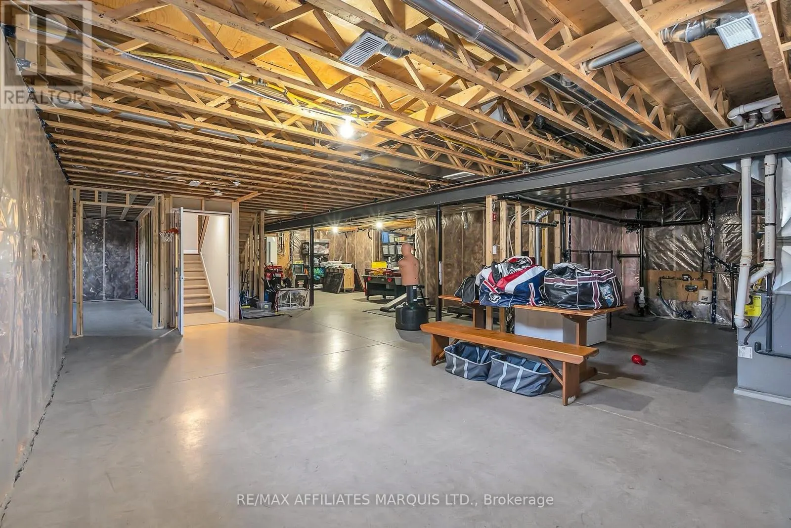 20531 OLD MONTREAL ROAD