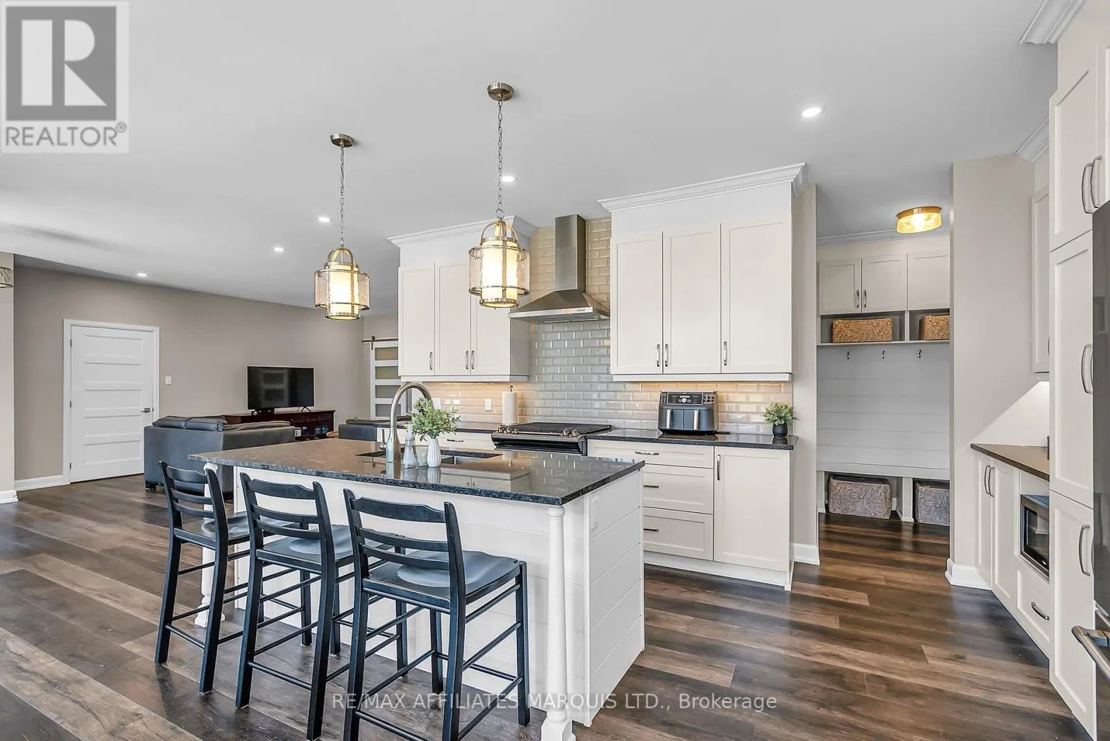 20531 OLD MONTREAL ROAD
