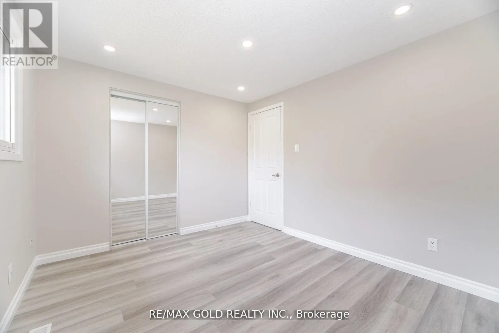 212 CEDARWOODS CRESCENT