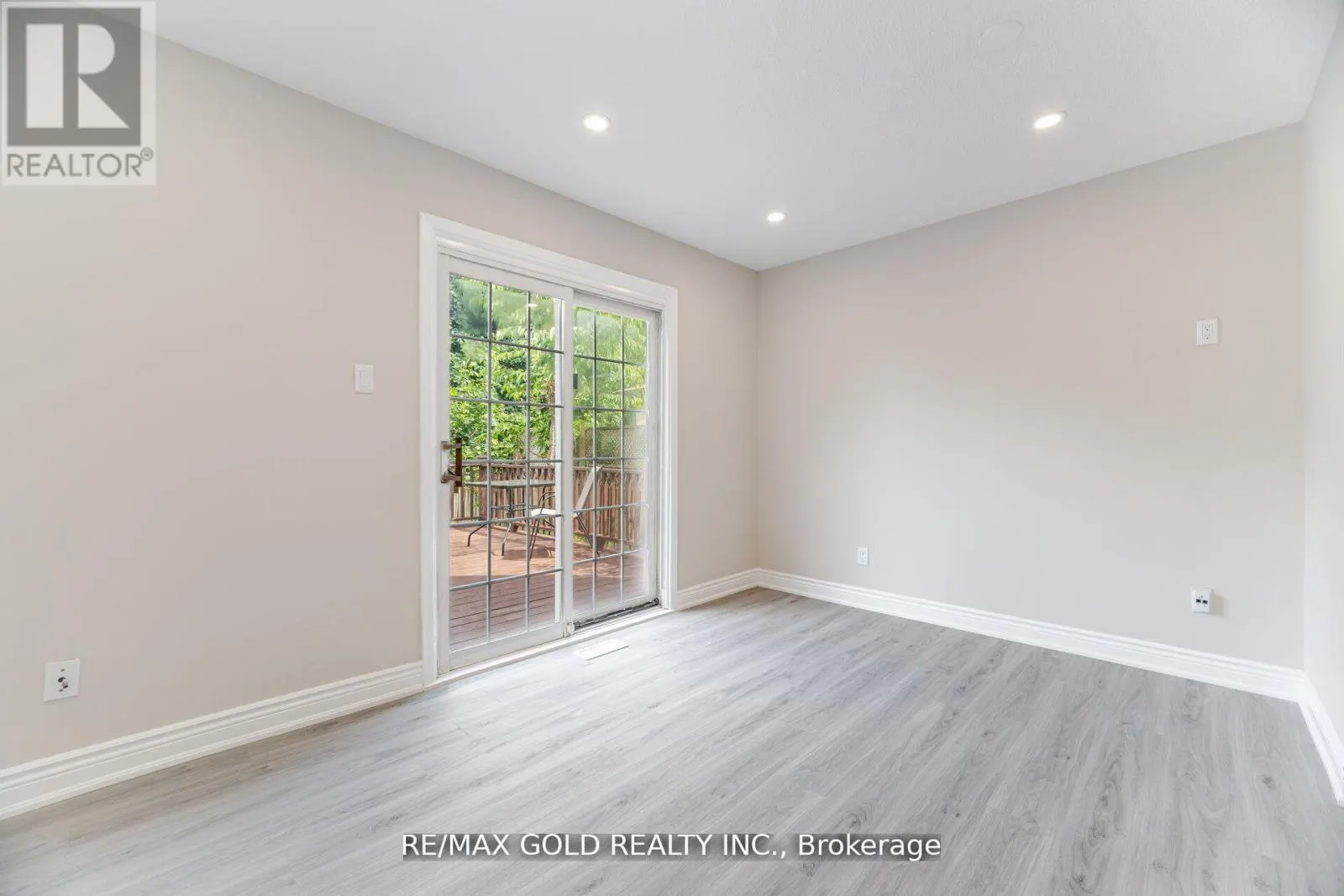 212 CEDARWOODS CRESCENT