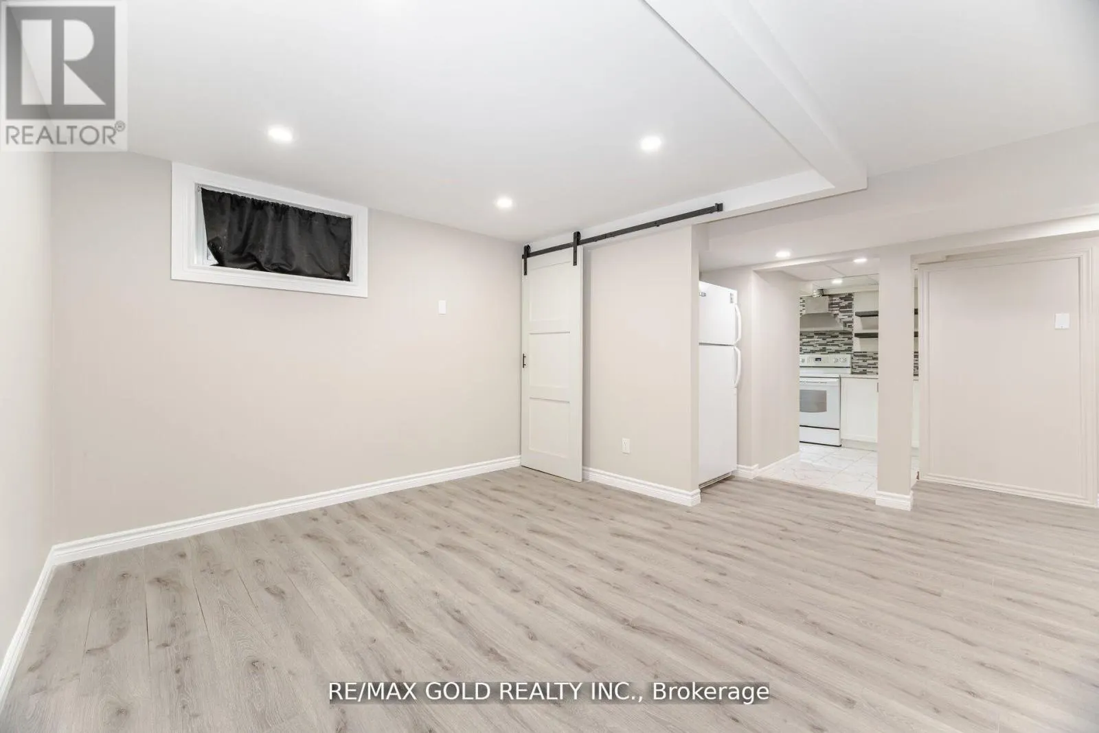 212 CEDARWOODS CRESCENT