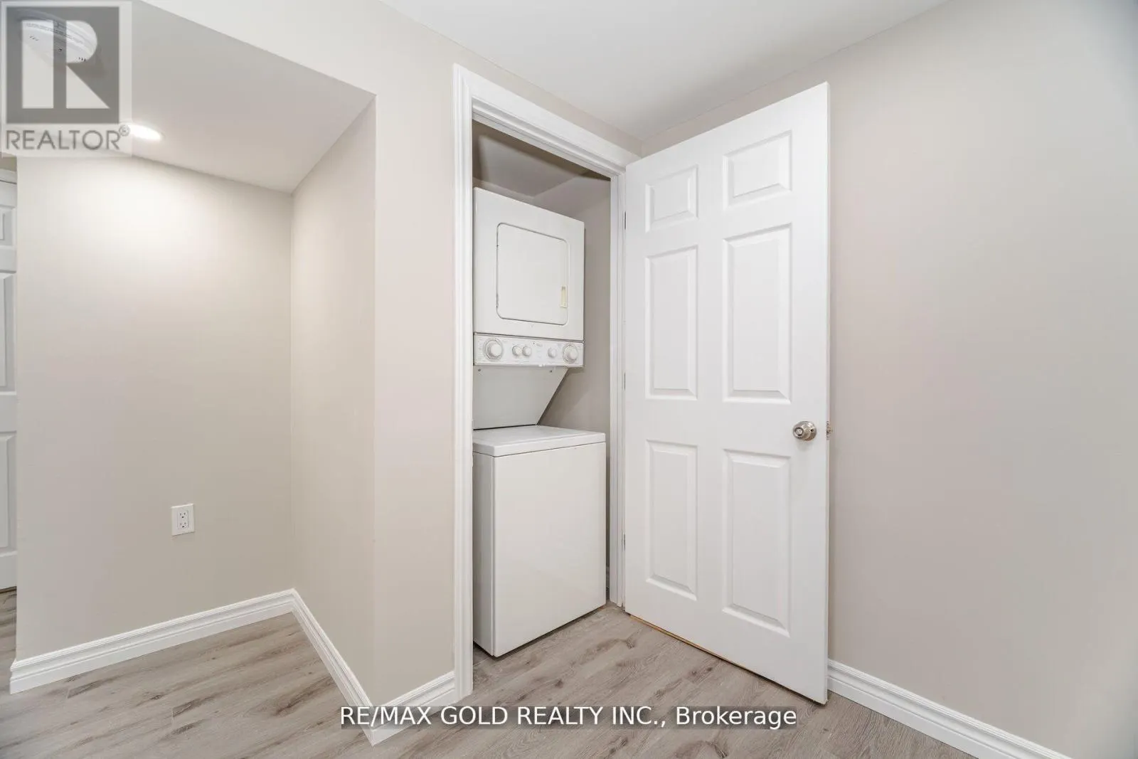 212 CEDARWOODS CRESCENT