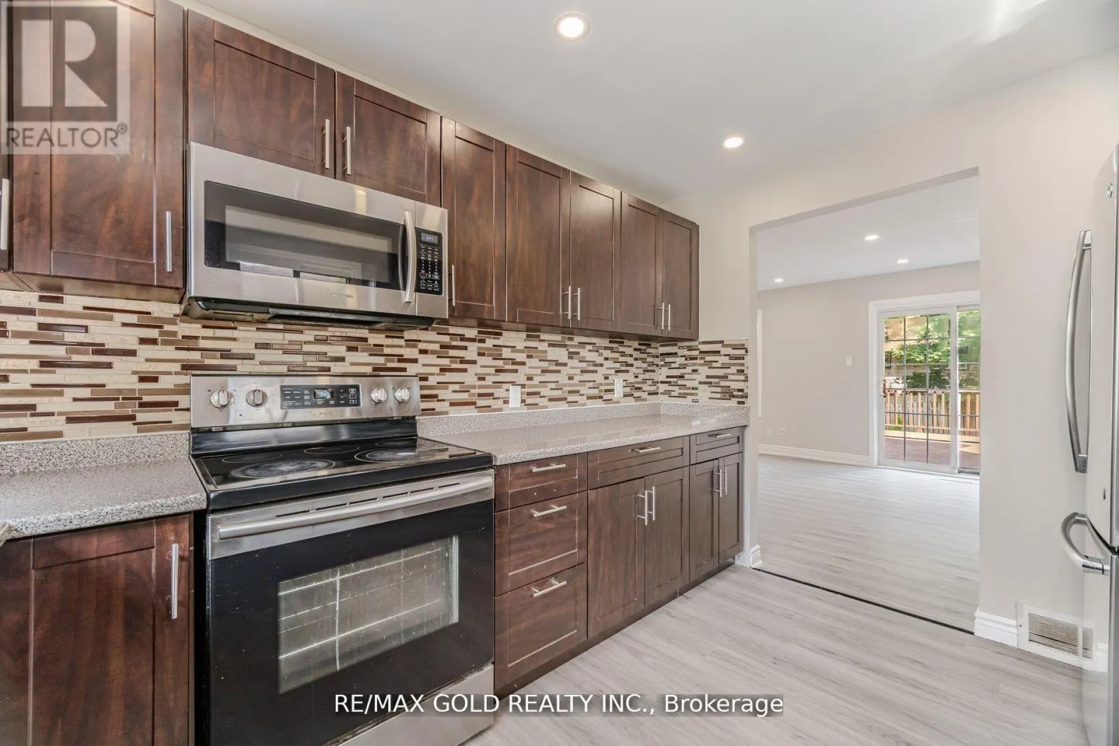 212 CEDARWOODS CRESCENT
