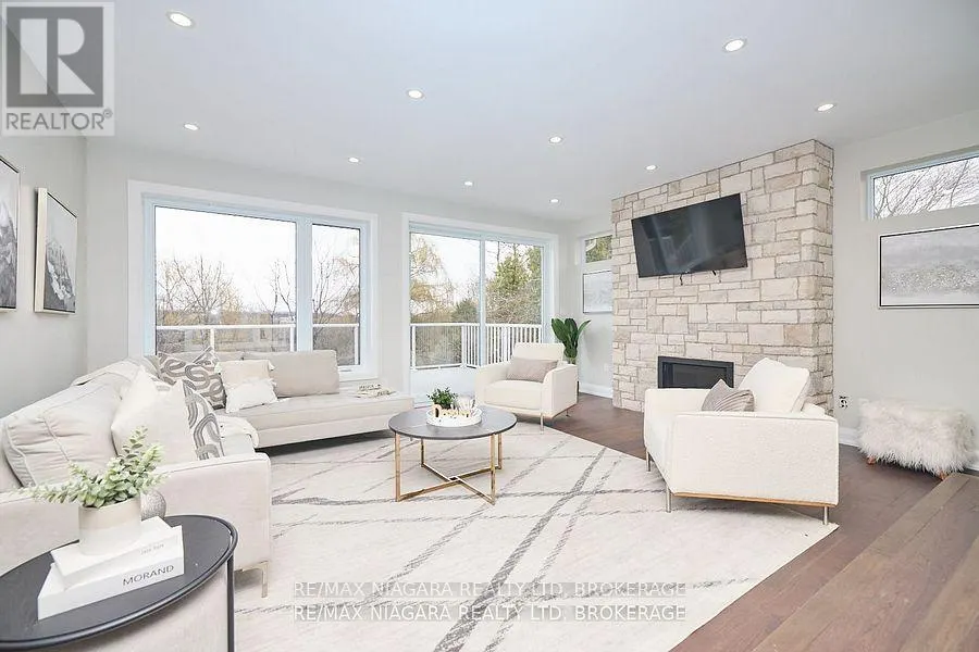 3873 GLENVIEW DRIVE