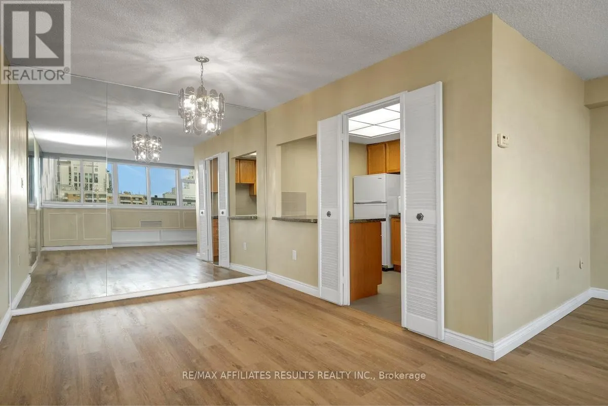 1103 - 500 LAURIER AVENUE W