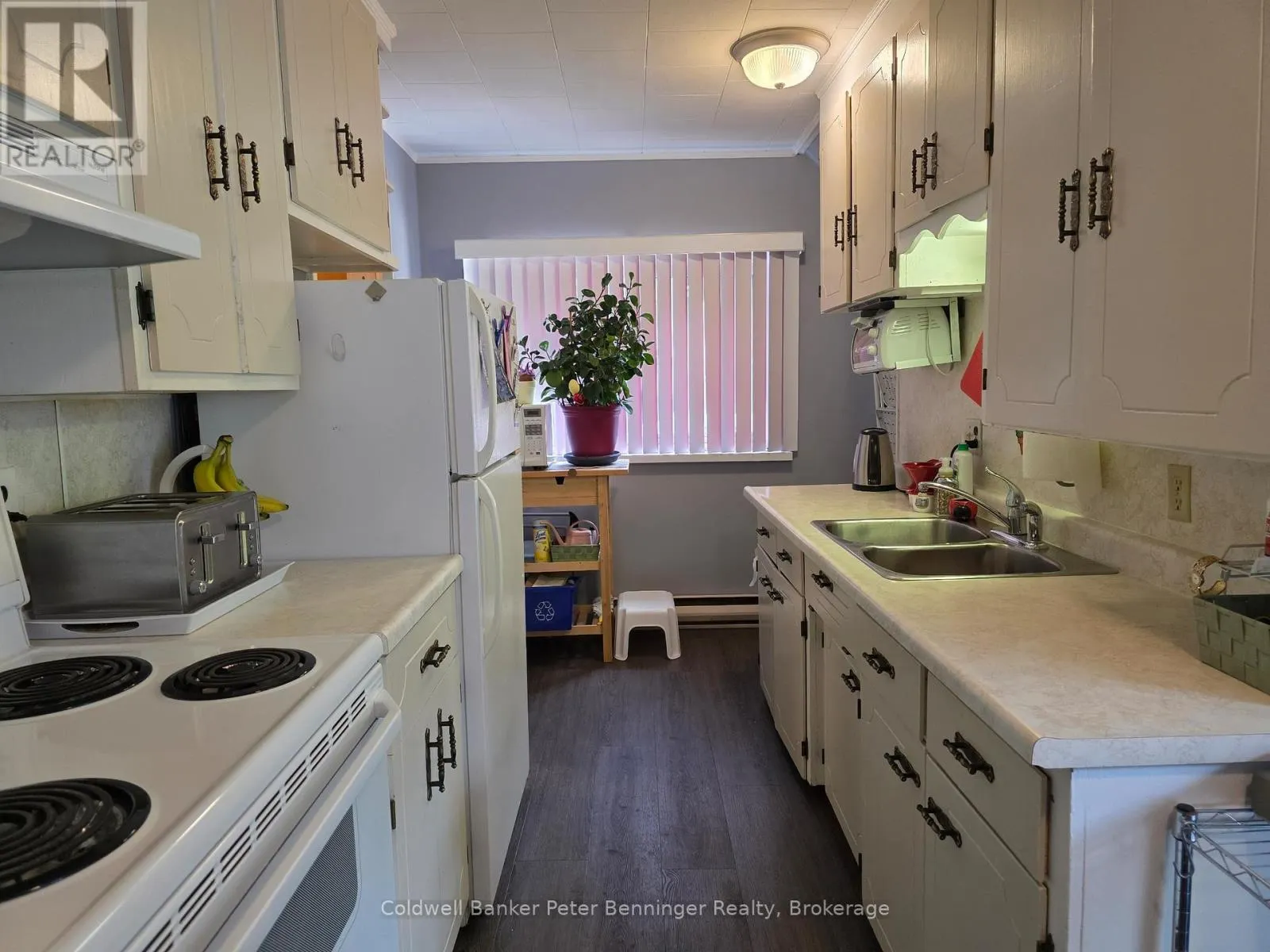 233 QUEEN STREET S