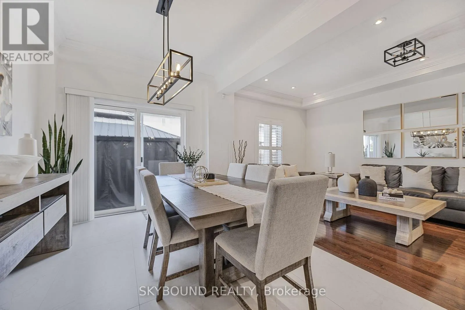 121 GREEN GATE BOULEVARD