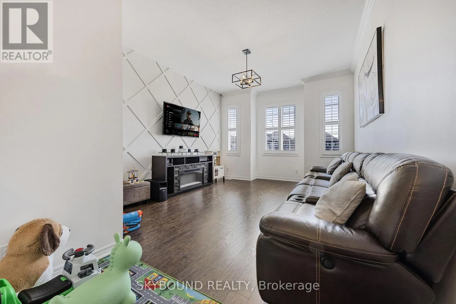 121 GREEN GATE BOULEVARD