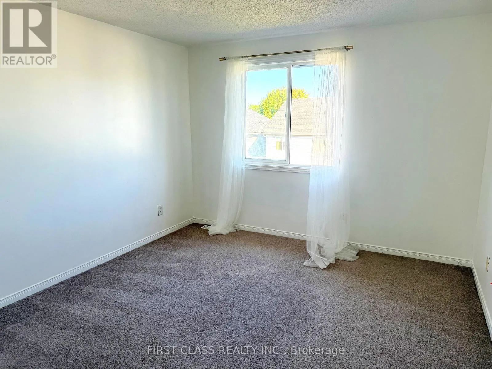 724 ANGLER WAY
