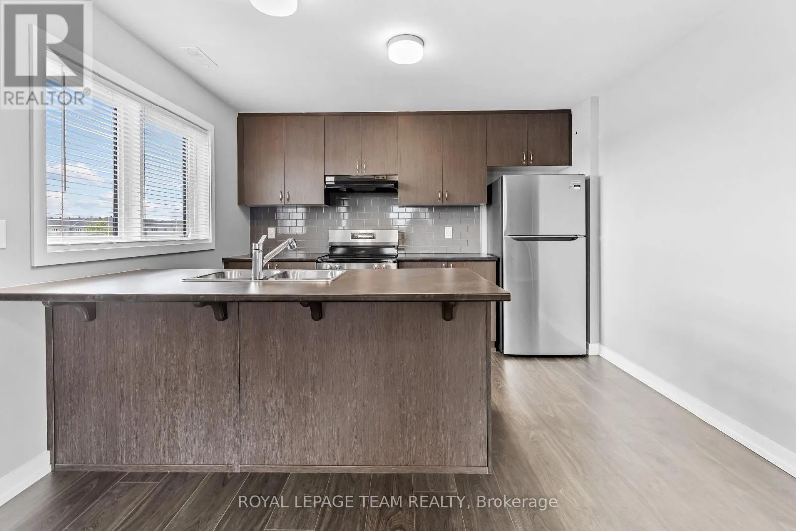 871 DECOEUR DRIVE
