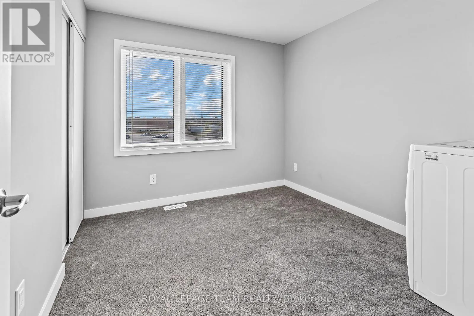 871 DECOEUR DRIVE
