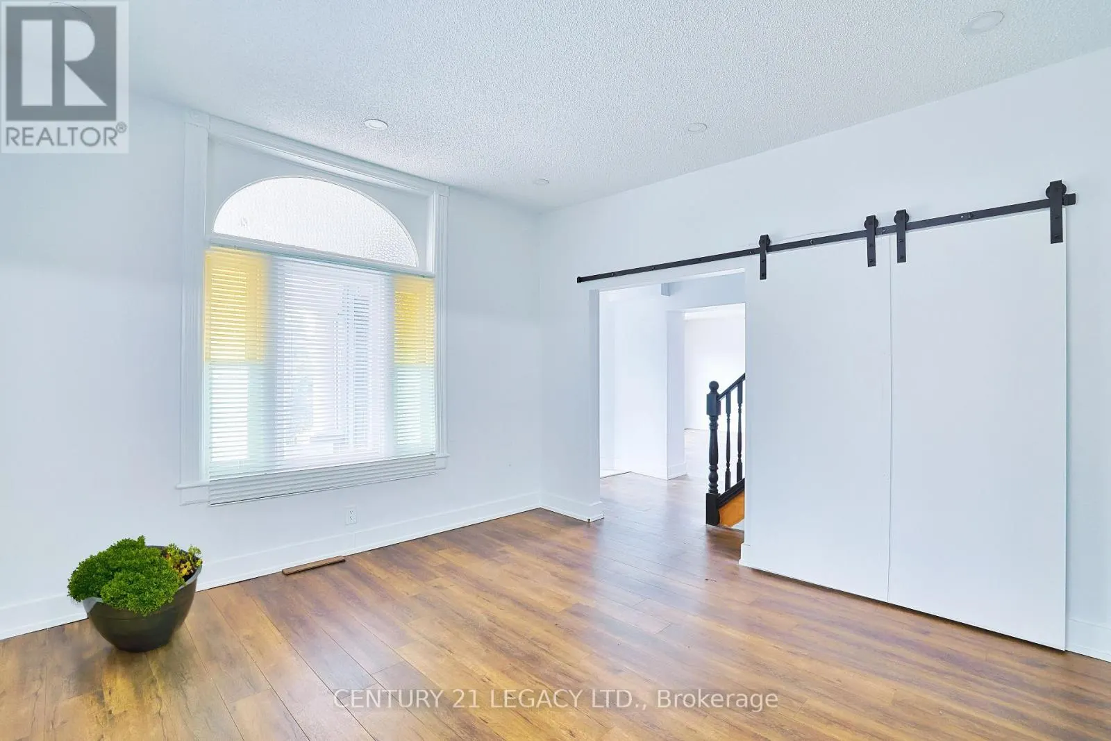23 LANSDOWNE STREET W
