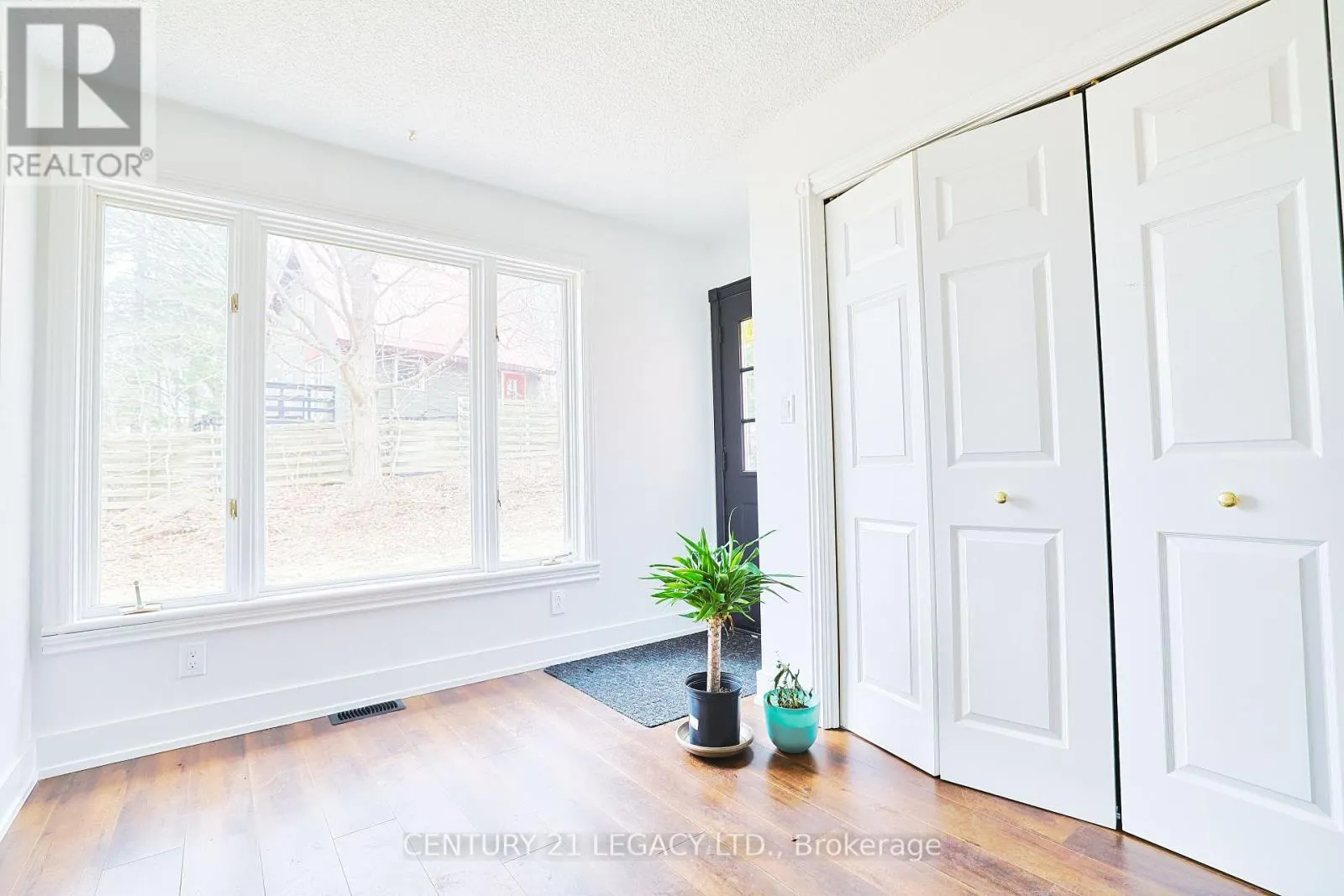 23 LANSDOWNE STREET W
