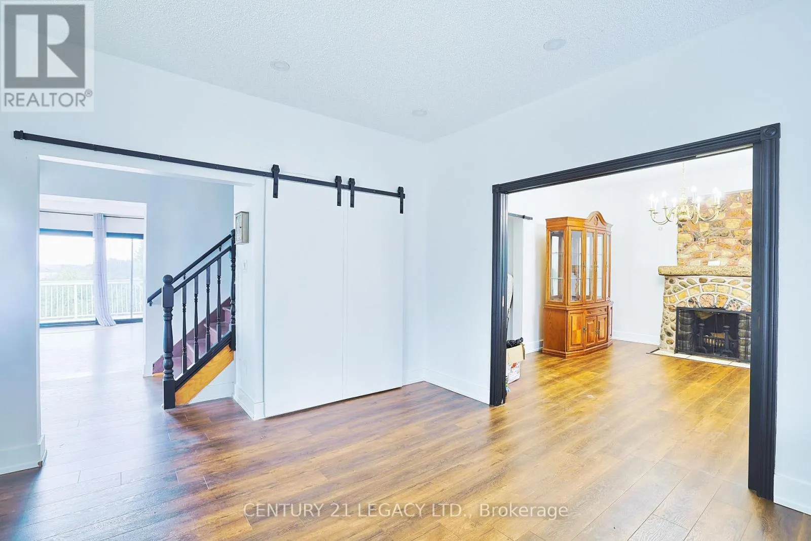23 LANSDOWNE STREET W