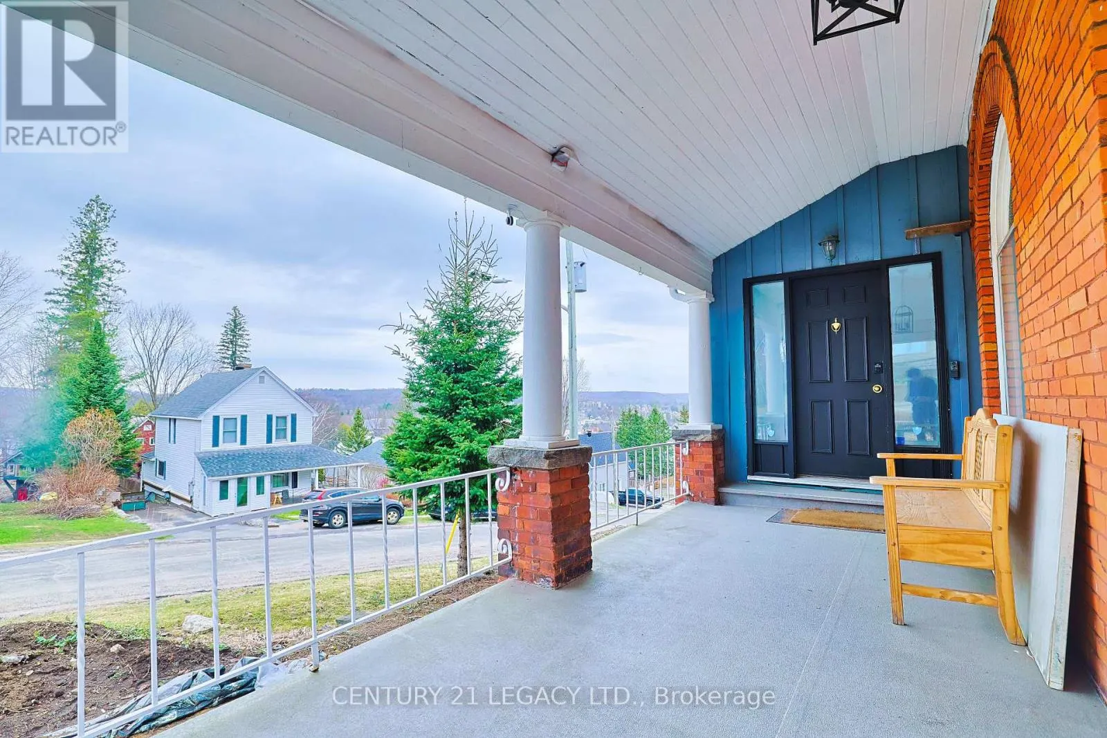 23 LANSDOWNE STREET W