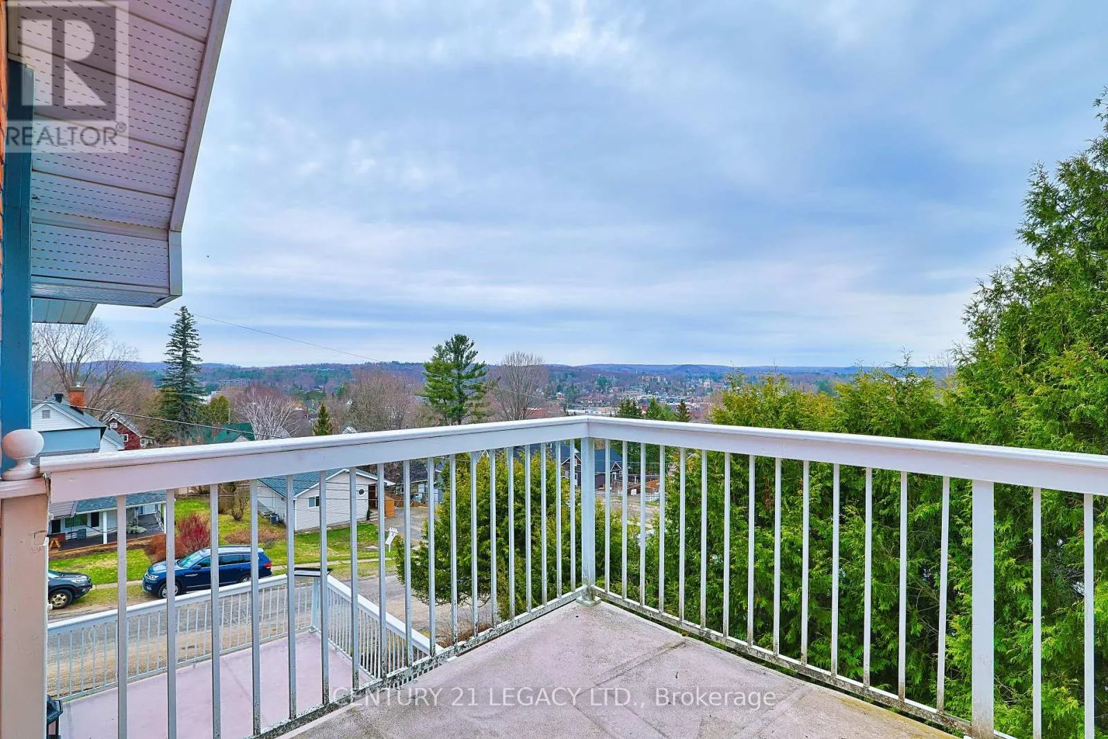 23 LANSDOWNE STREET W