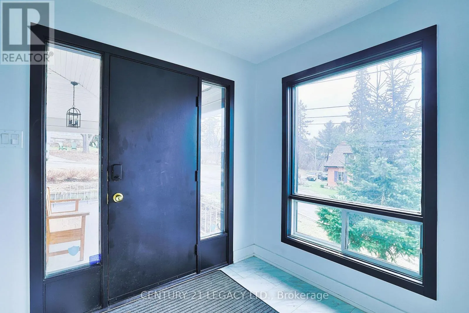 23 LANSDOWNE STREET W