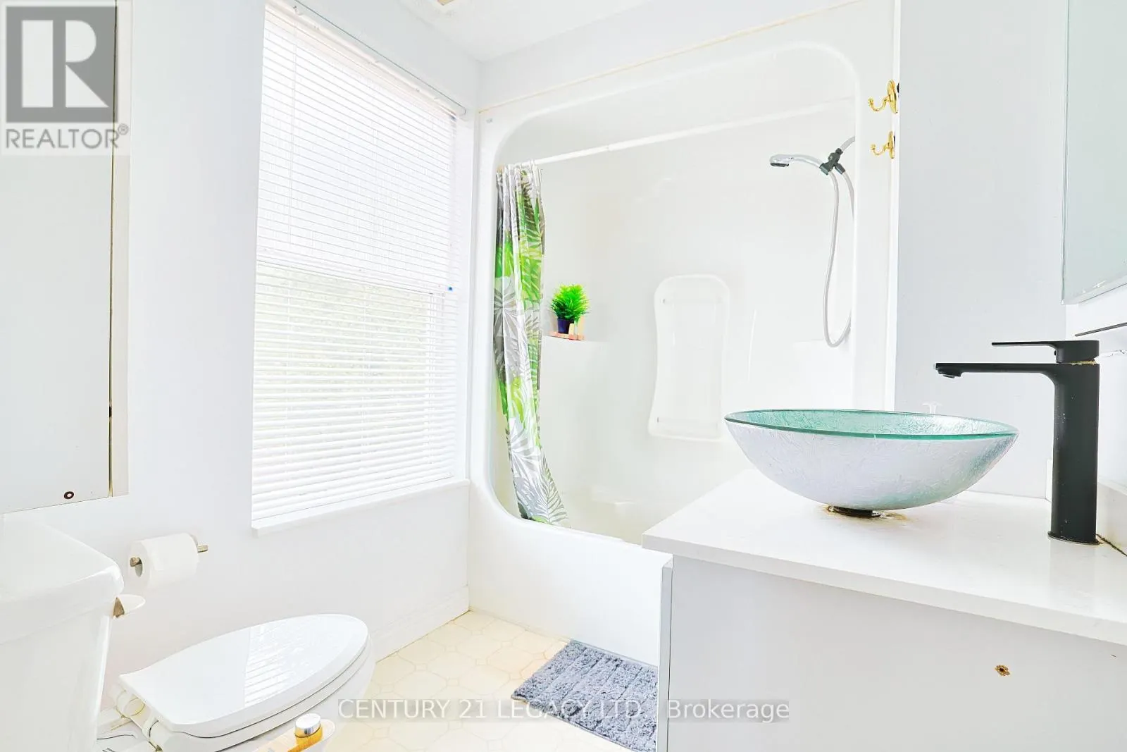 23 LANSDOWNE STREET W