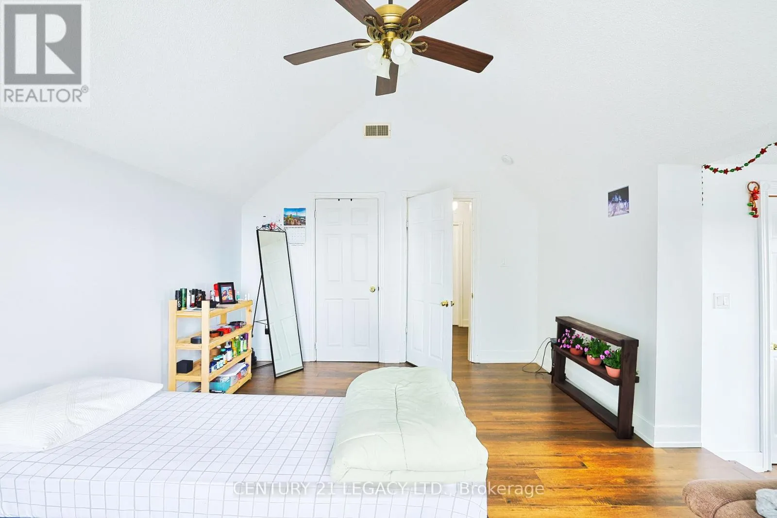 23 LANSDOWNE STREET W