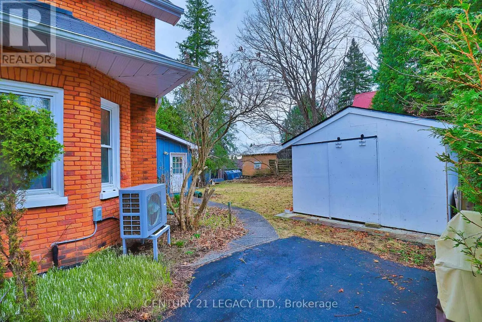 23 LANSDOWNE STREET W