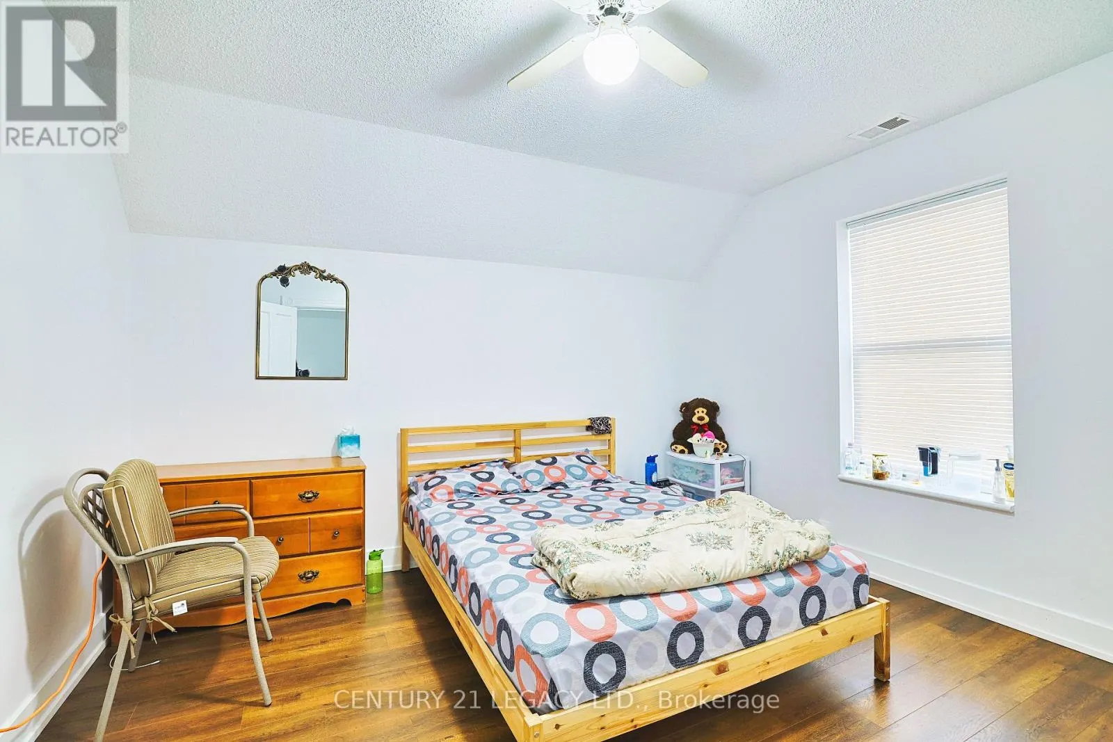 23 LANSDOWNE STREET W