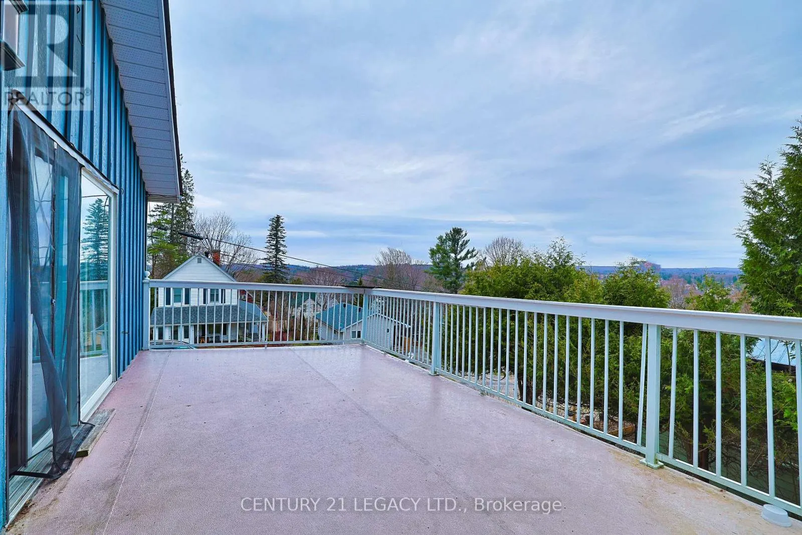 23 LANSDOWNE STREET W