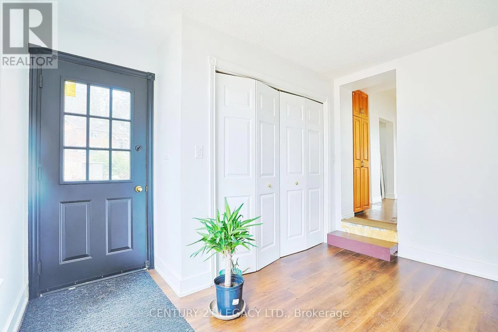 23 LANSDOWNE STREET W