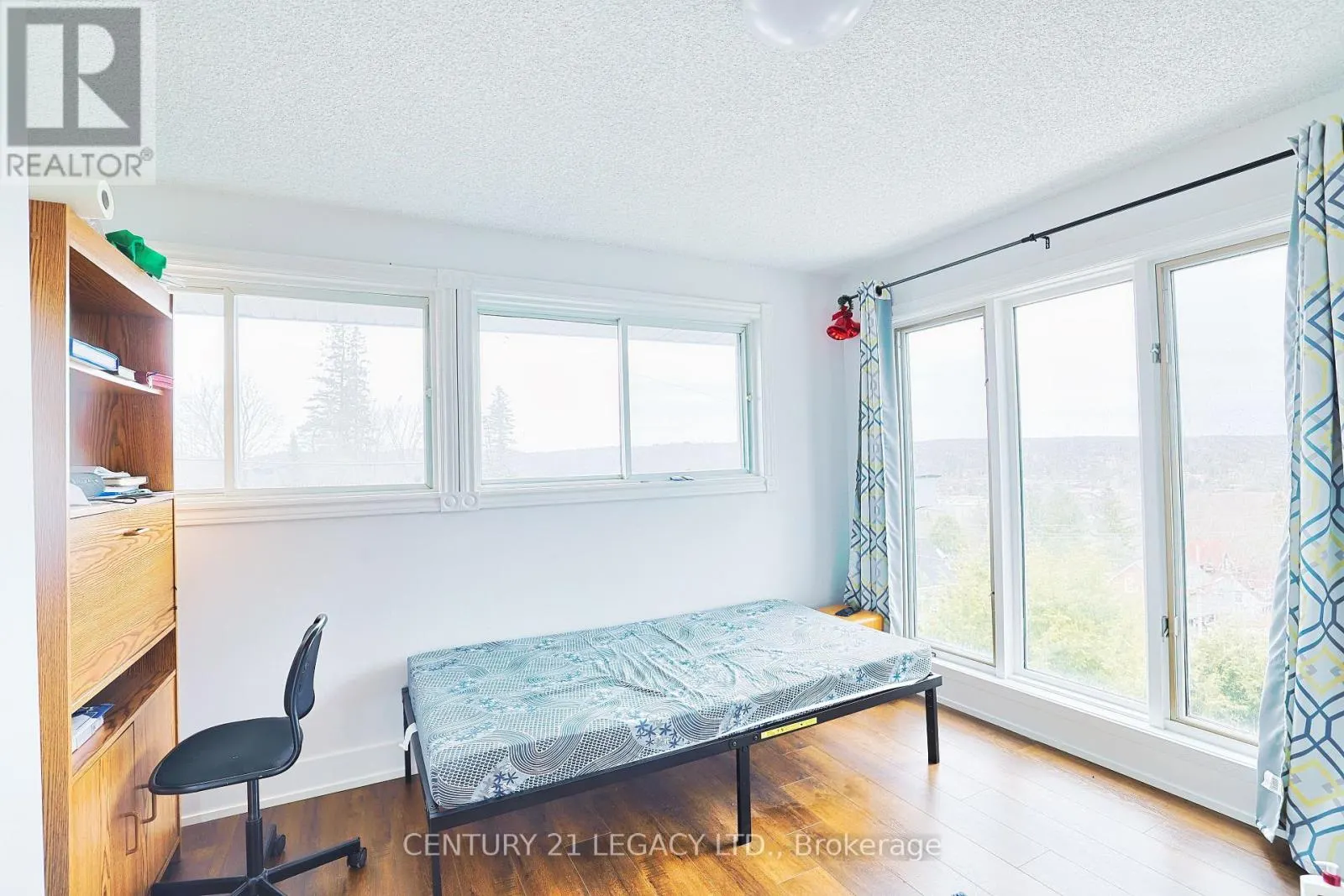 23 LANSDOWNE STREET W