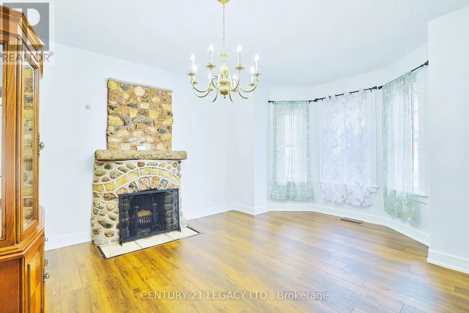 23 LANSDOWNE STREET W