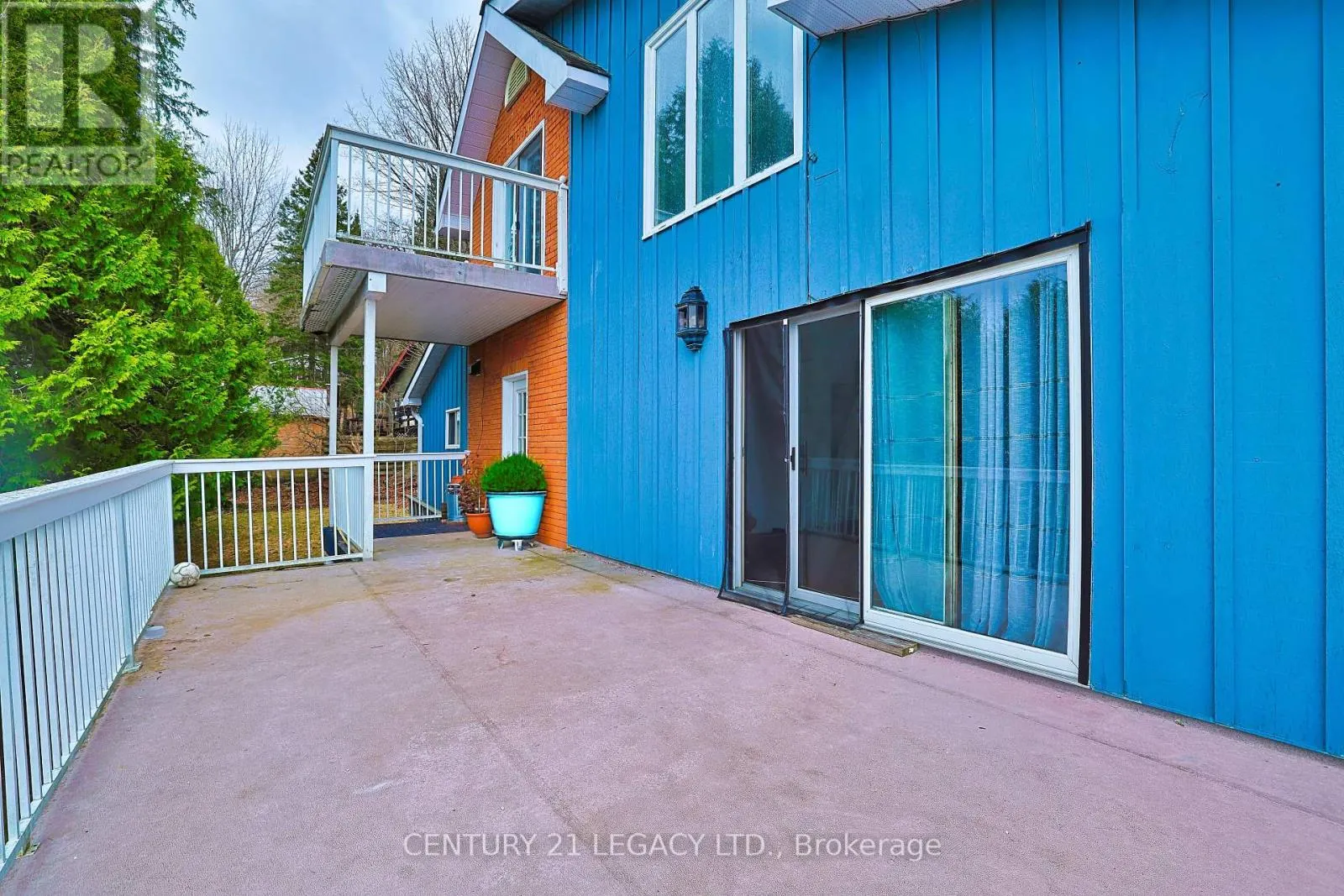 23 LANSDOWNE STREET W