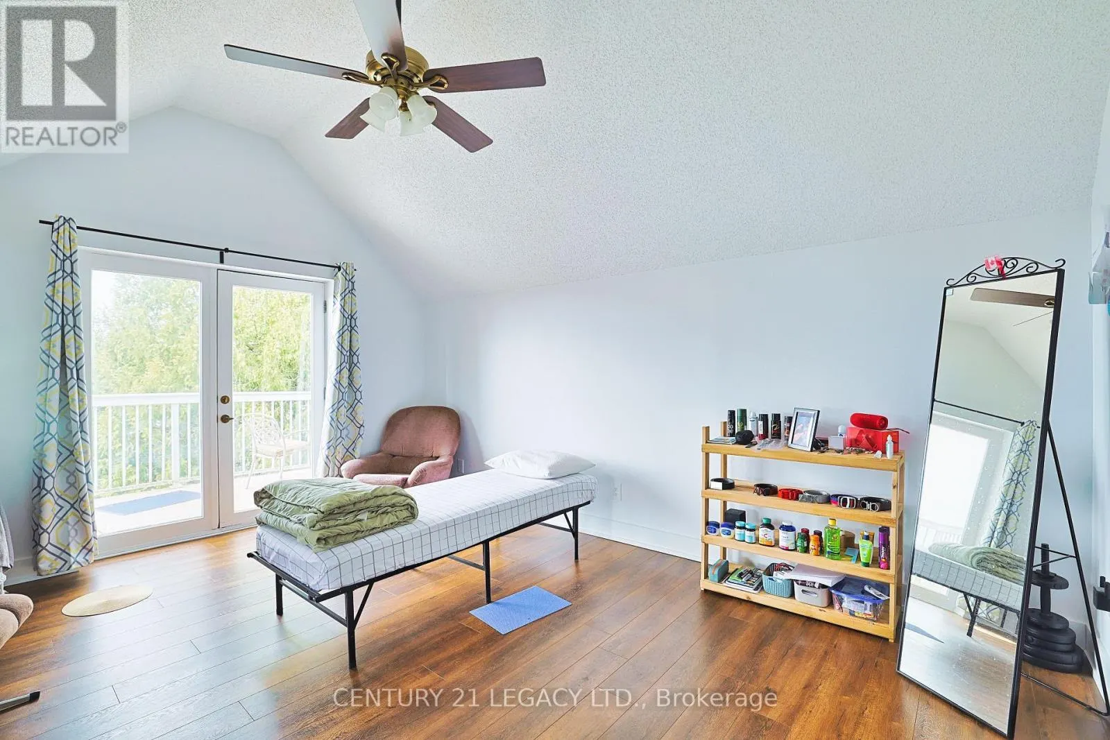 23 LANSDOWNE STREET W