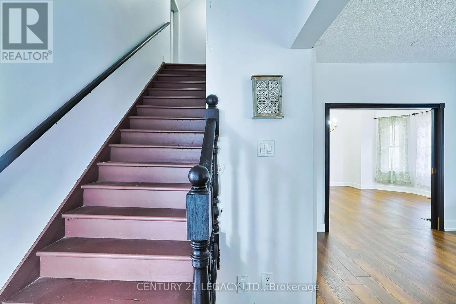 23 LANSDOWNE STREET W