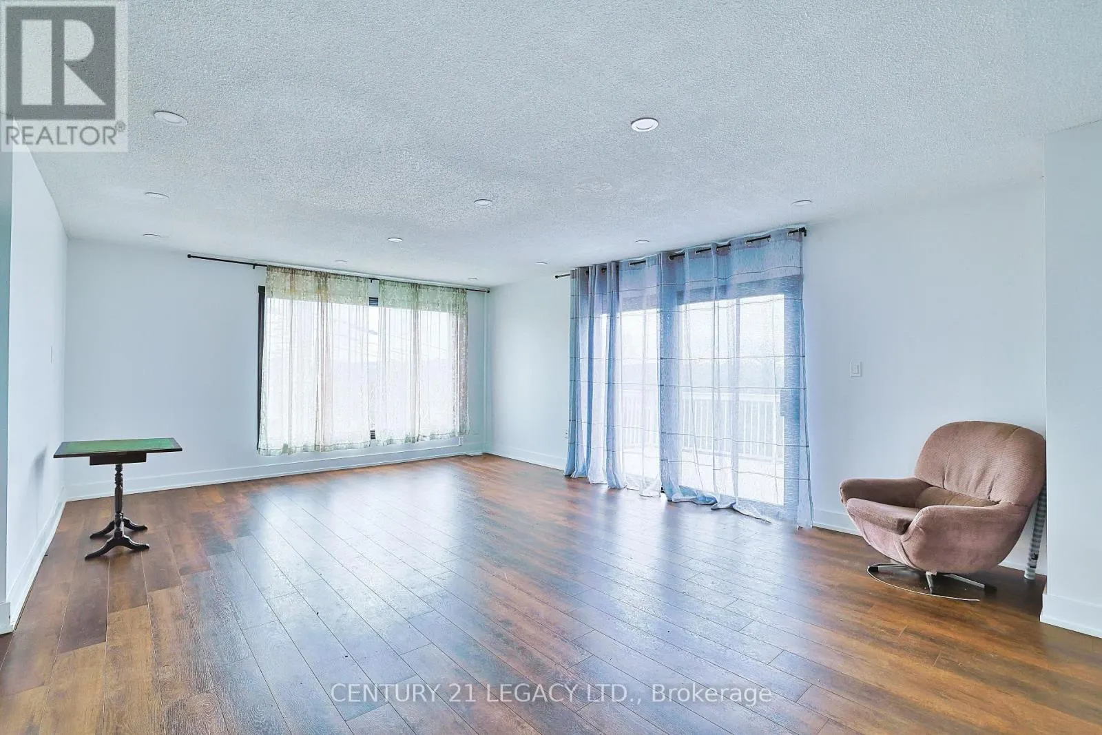 23 LANSDOWNE STREET W