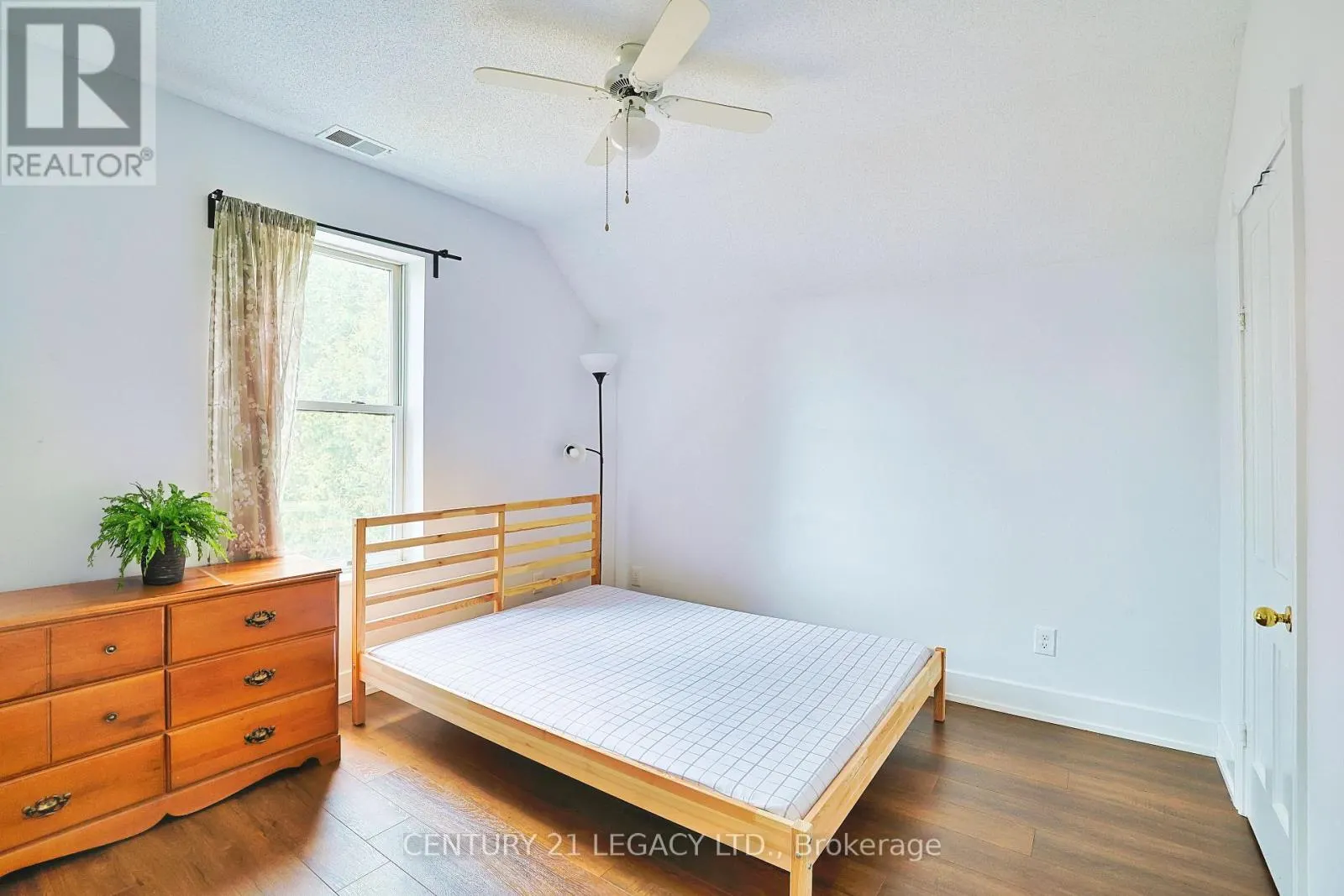 23 LANSDOWNE STREET W